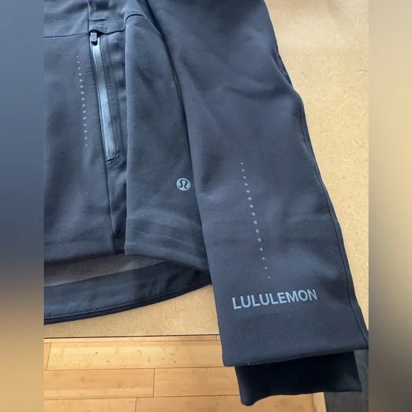 Lululemon Define Rain Jacket in Black, Size 8 - Picture 2 of 11